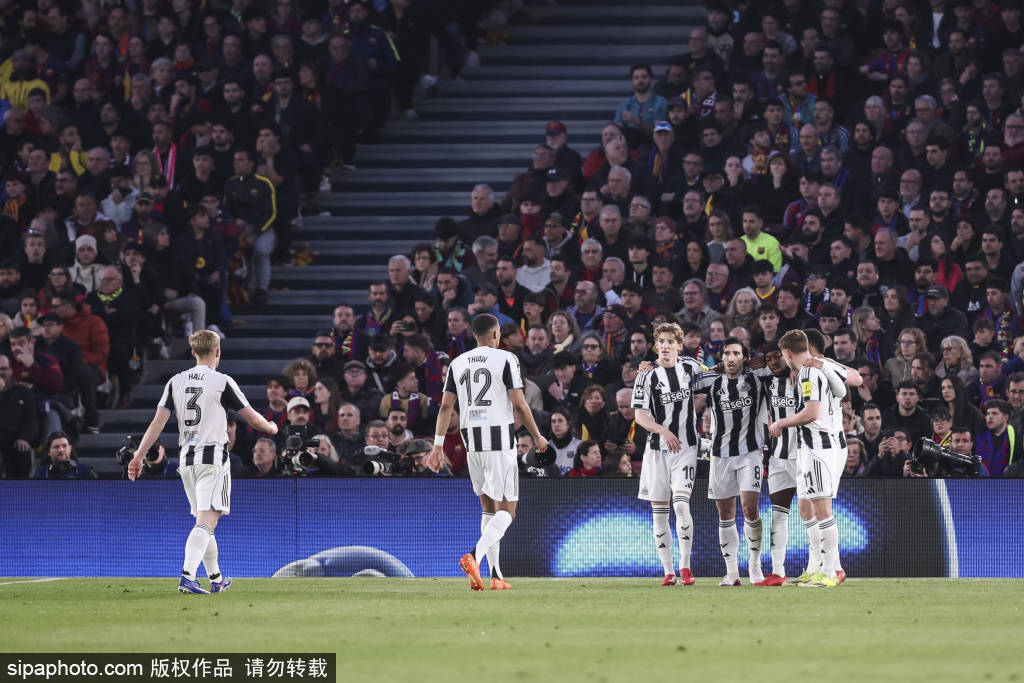 巴萨‘毁灭’纽卡引发英媒震怒：埃迪-豪帅位恐不保？